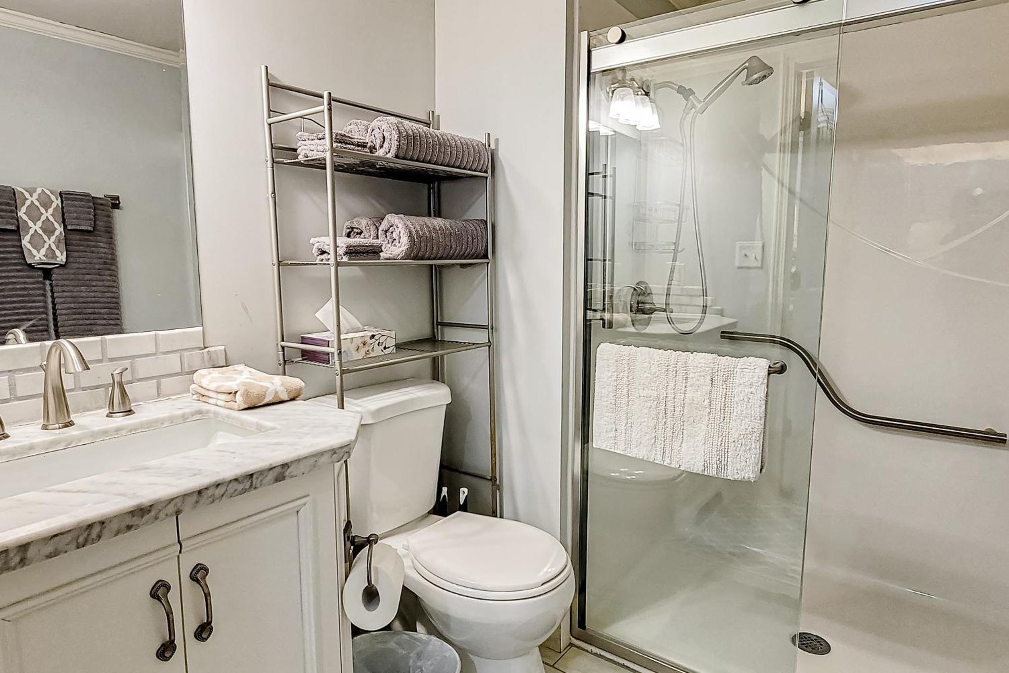 Little River Loft & Riverfront Gem Townsend Room photo