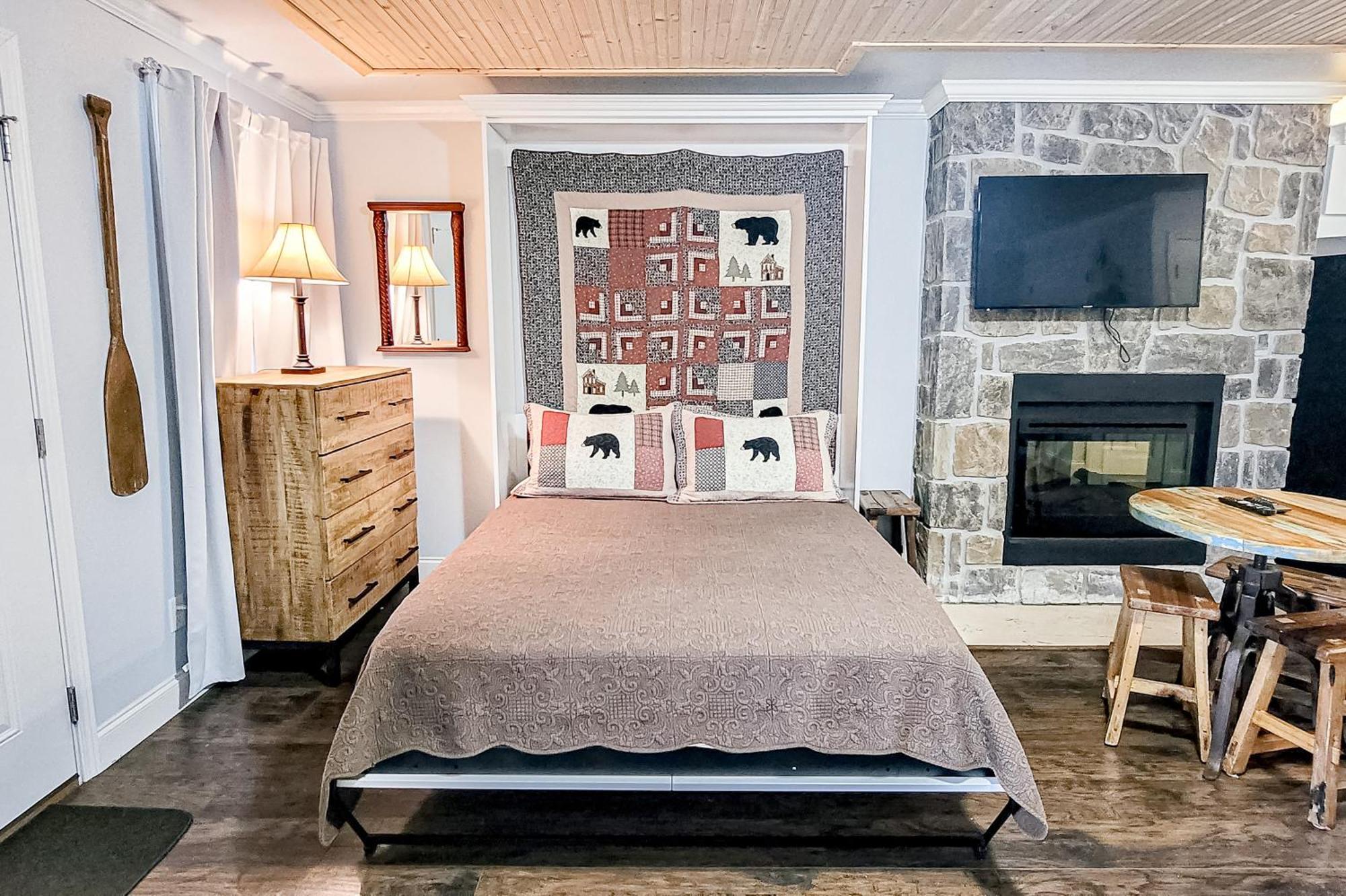 Little River Loft & Riverfront Gem Townsend Room photo