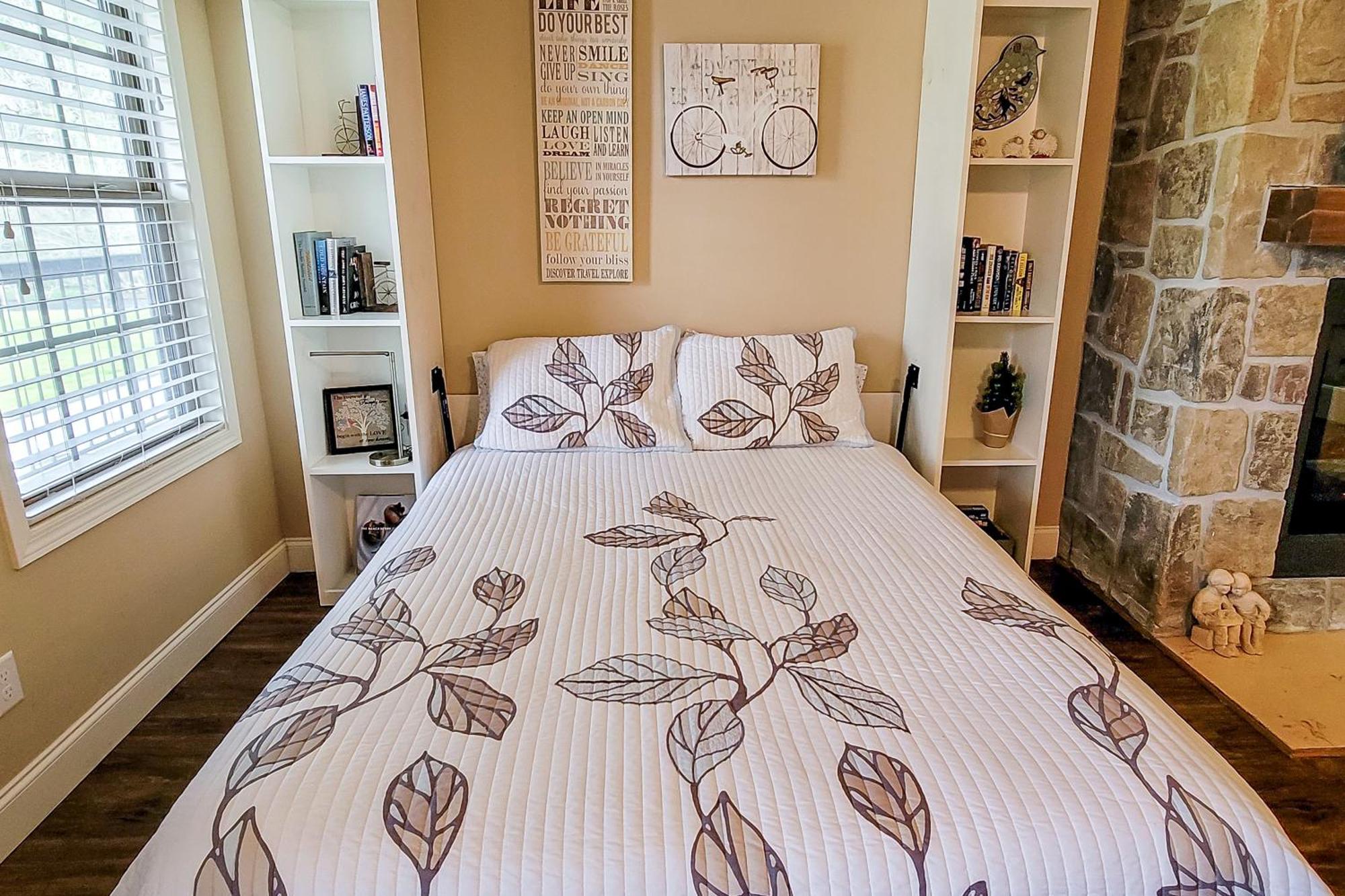 Little River Loft & Riverfront Gem Townsend Room photo
